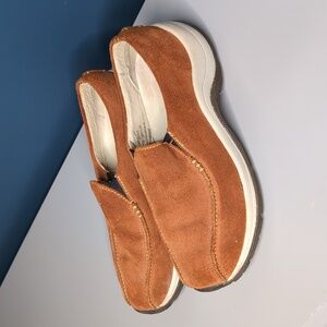 Womans Suede Slip-On Loafer Moccasins Shoes - Cognac Brown Size 7.5 Mediun Width